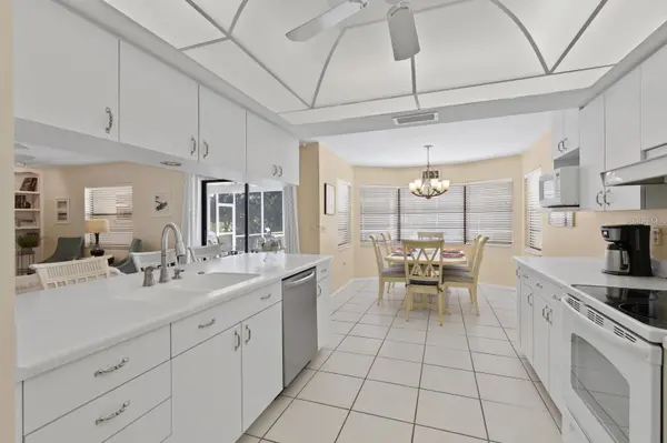 1895 BUCCANEER CIR, Sarasota, FL 34231
