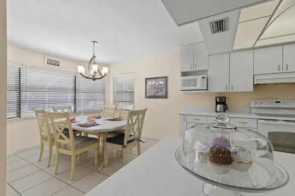 1895 BUCCANEER CIR, Sarasota, FL 34231