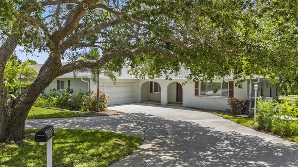 1895 BUCCANEER CIR, Sarasota, FL 34231