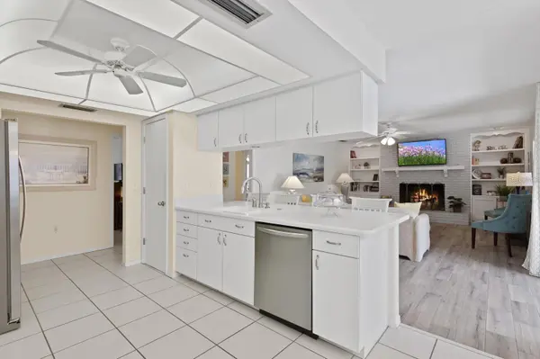 1895 BUCCANEER CIR, Sarasota, FL 34231