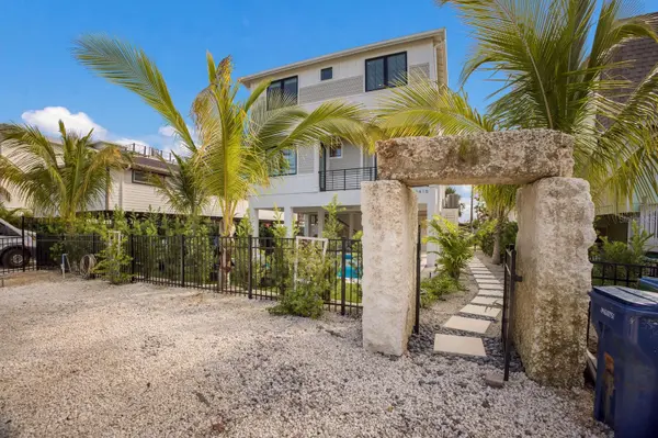 2415 AVENUE B, Bradenton Beach, FL 34217