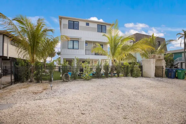 2415 AVENUE B, Bradenton Beach, FL 34217
