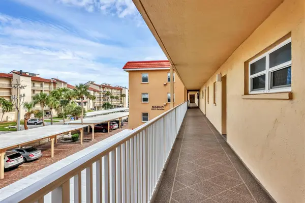 1250 N PORTOFINO DR #303, Sarasota, FL 34242