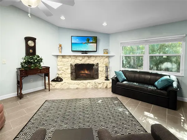 2042 COUNTRY MEADOWS PL, Sarasota, FL 34235