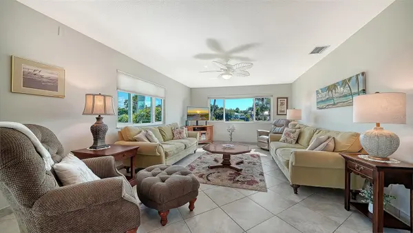 2657 RIVERBLUFF Pkwy #V122, Sarasota, FL 34231