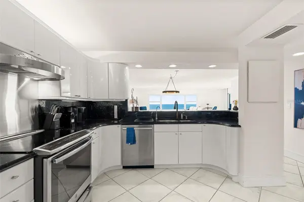 1750 BENJAMIN FRANKLIN DR #8D, Sarasota, FL 34236