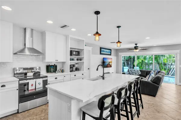 302 67TH ST, Holmes Beach, FL 34217