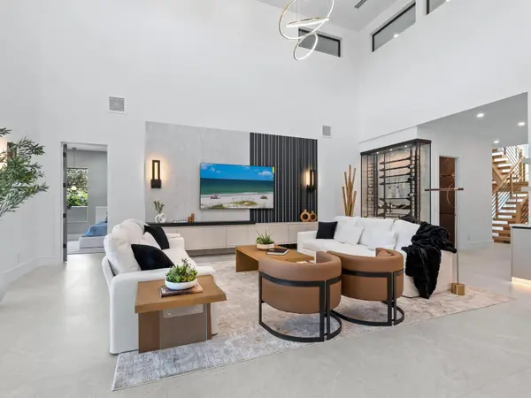 2467 HYDE PARK ST, Sarasota, FL 34239
