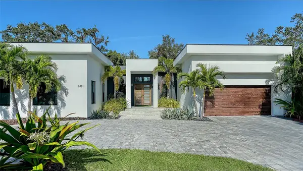 1421 N LAKE SHORE DR, Sarasota, FL 34231