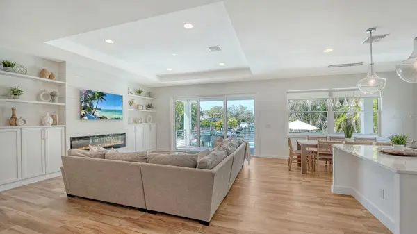 6136 HOLLYWOOD BLVD, Sarasota, FL 34231