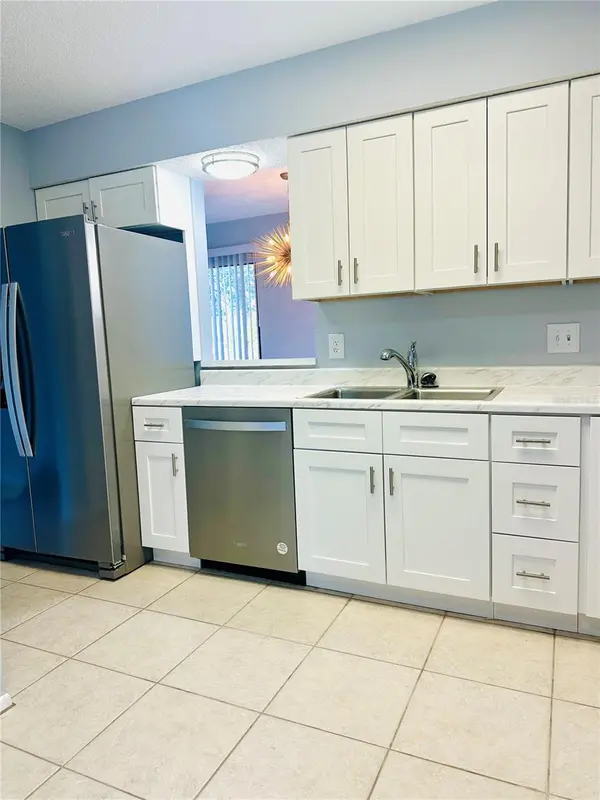 2200 BAHIA VISTA ST #B3, Sarasota, FL 34239