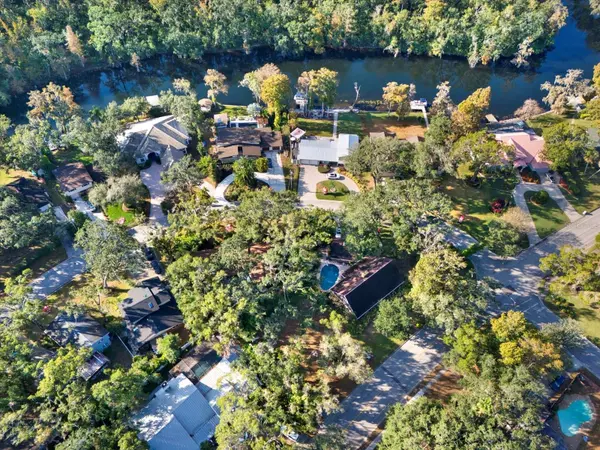 1113 N RIVERHILLS DR, Temple Terrace, FL 33617