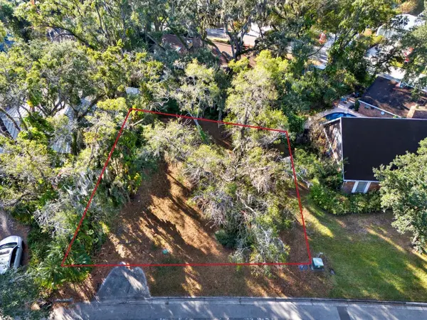 1113 N RIVERHILLS DR, Temple Terrace, FL 33617
