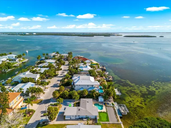 511 BAYVIEW DR, Holmes Beach, FL 34217