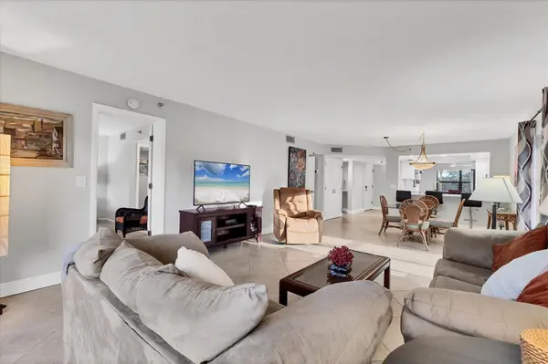 1001 BENJAMIN FRANKLIN DR #201, Sarasota, FL 34236