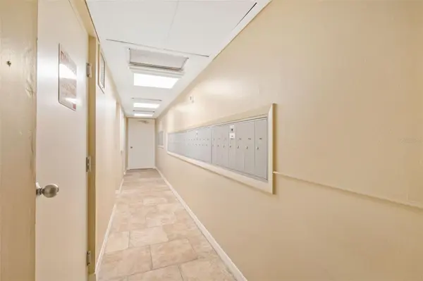 7461 W COUNTRY CLUB DR #404, Sarasota, FL 34243