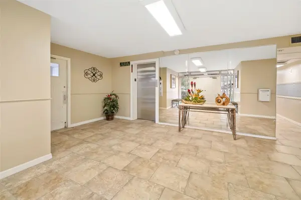7461 W COUNTRY CLUB DR #404, Sarasota, FL 34243