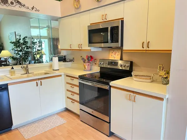 6713 STONE RIVER RD #203, Bradenton, FL 34203