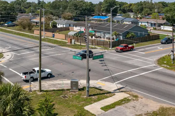 101 EAGLE LAKE LOOP RD E, Winter Haven, FL 33880