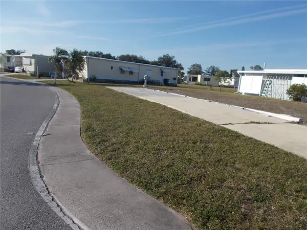 6581 CENTER LN, North Port, FL 34287