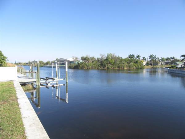 9572 SINGER CIR, Port Charlotte, FL 33981