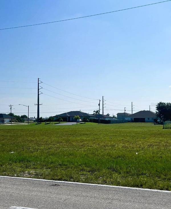 2713 SANTA BARBARA BLVD N, Cape Coral, FL 33993