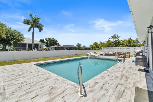 60 GOLFVIEW RD, Rotonda West, FL 33947