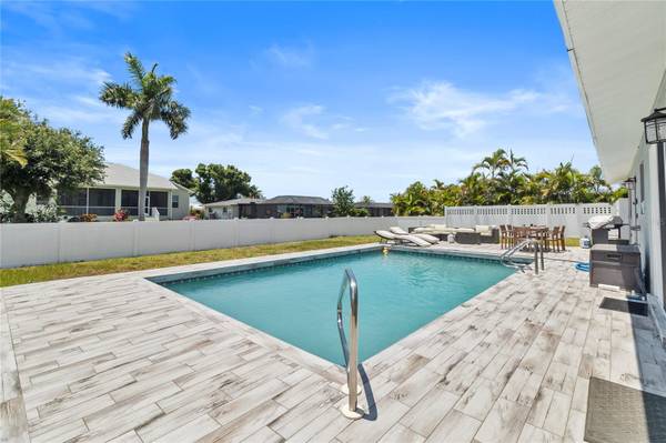 60 GOLFVIEW RD, Rotonda West, FL 33947