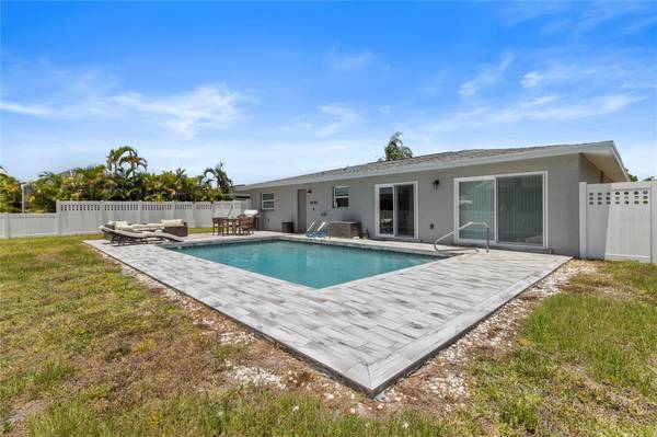 60 GOLFVIEW RD, Rotonda West, FL 33947