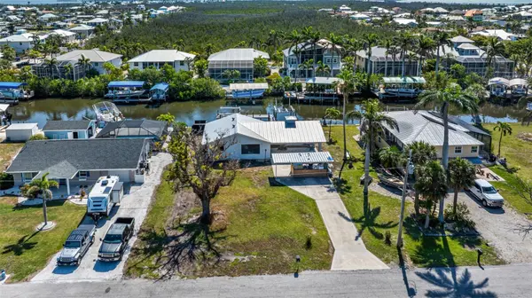 2560 BAYBREEZE ST, St James City, FL 33956
