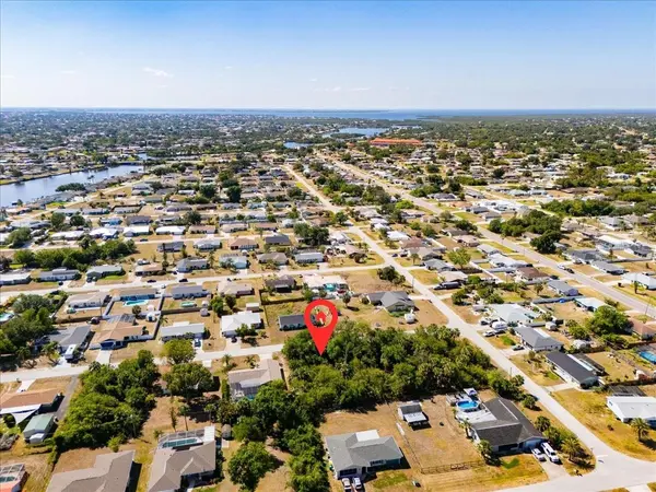 868 MENSH TER NW, Port Charlotte, FL 33948