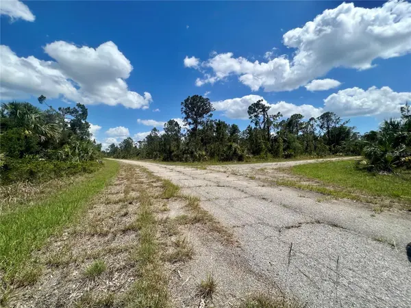 CHINABOX ST, North Port, FL 34288