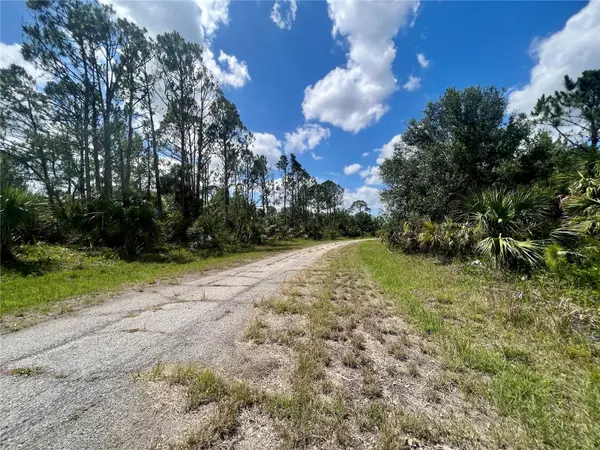 CHINABOX ST, North Port, FL 34288