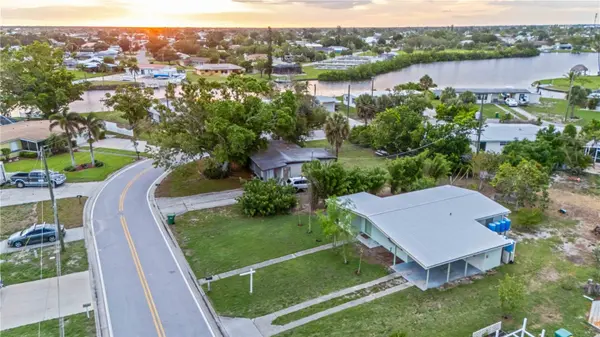 180 PALMETTO CIR NE, Port Charlotte, FL 33952