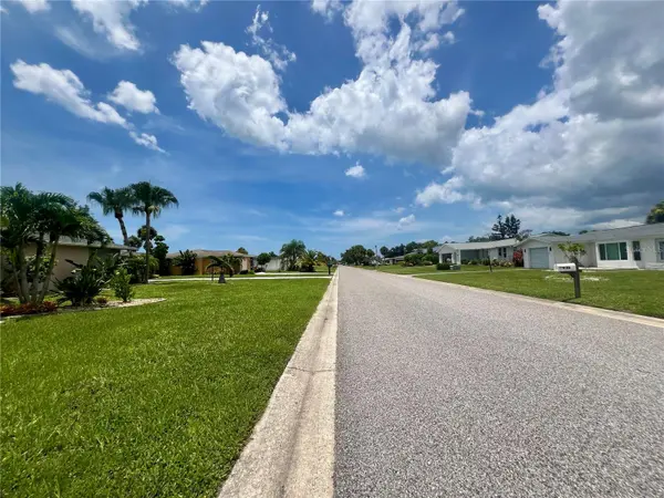 25 OAKLAND HILLS PL, Rotonda West, FL 33947