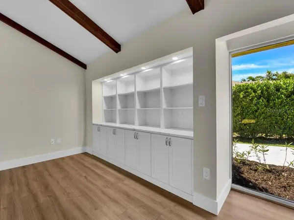 491 CYPRESS WAY E, Naples, FL 34110