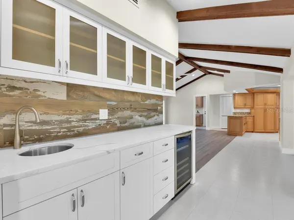 491 CYPRESS WAY E, Naples, FL 34110