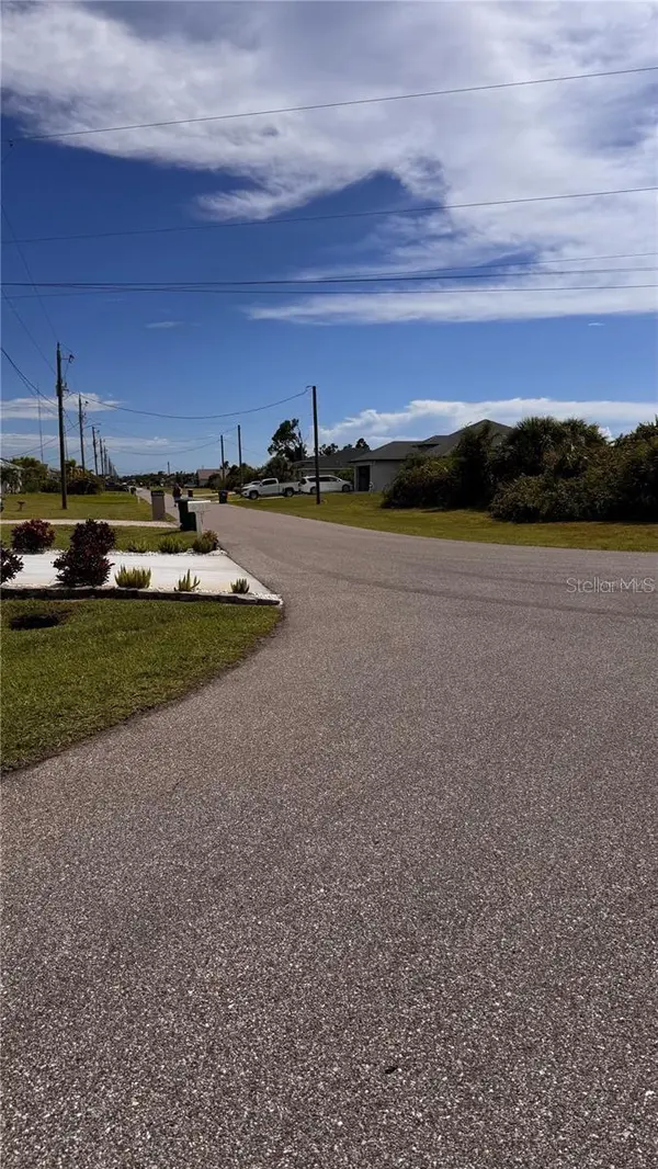 320 BAYTREE DR, Rotonda West, FL 33947