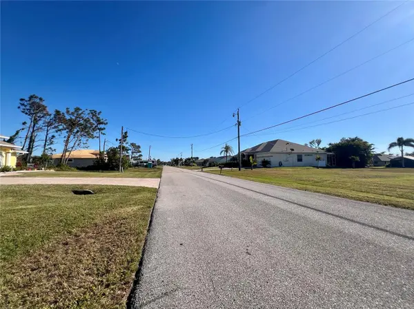 84 FAIRWAY RD, Rotonda West, FL 33947