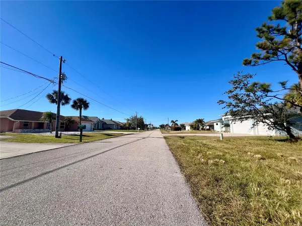 84 FAIRWAY RD, Rotonda West, FL 33947