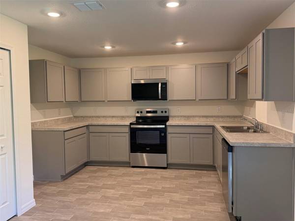 904 HUDSON VALLEY DR, Poinciana, FL 34759