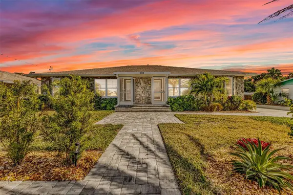 312 BAYSHORE RD, Nokomis, FL 34275