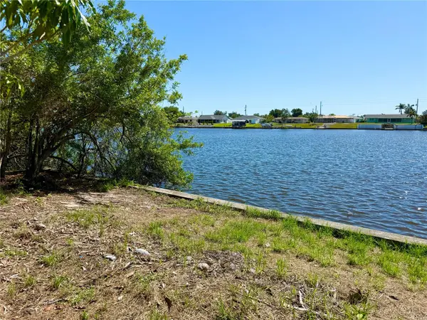 834 ELLICOTT CIR NW, Port Charlotte, FL 33952