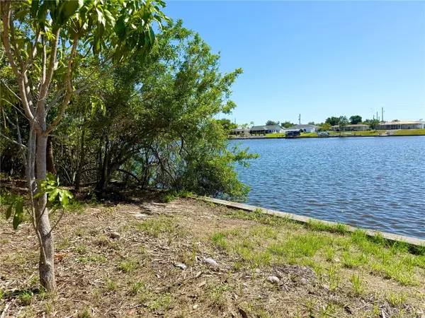 834 ELLICOTT CIR NW, Port Charlotte, FL 33952