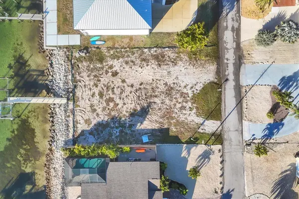 16 SOUTHWIND DR, Englewood, FL 34223