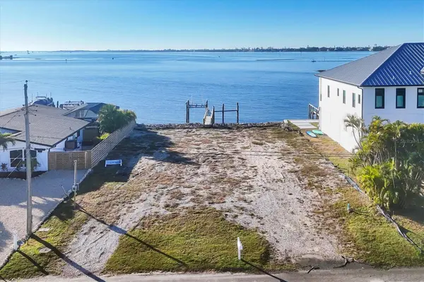 16 SOUTHWIND DR, Englewood, FL 34223