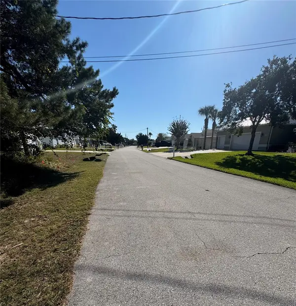 19 FREEPORT LN, Palm Coast, FL 32137