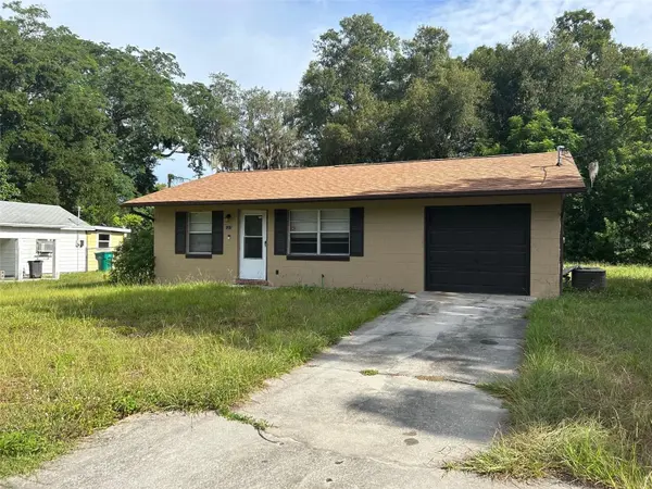 1215 E HAZZARD AVE, Eustis, FL 32726