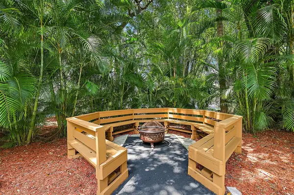 507 LAKESHORE DR, Eustis, FL 32726