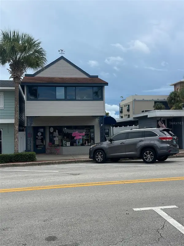 107 W MAIN ST, Tavares, FL 32778
